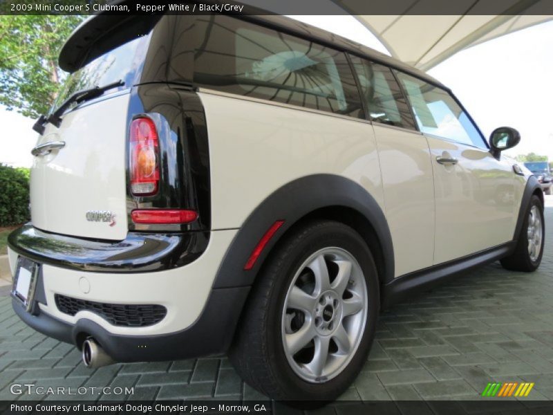 Pepper White / Black/Grey 2009 Mini Cooper S Clubman