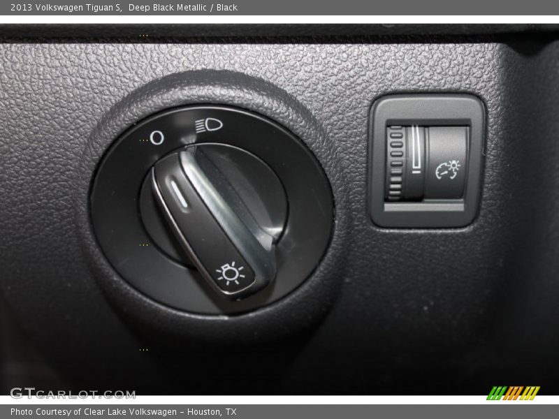 Deep Black Metallic / Black 2013 Volkswagen Tiguan S