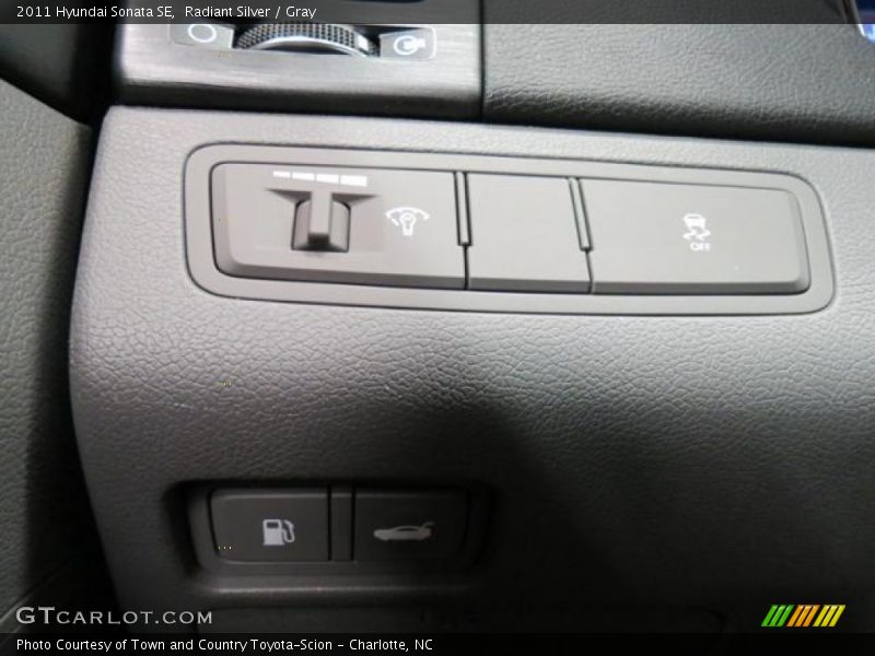Radiant Silver / Gray 2011 Hyundai Sonata SE