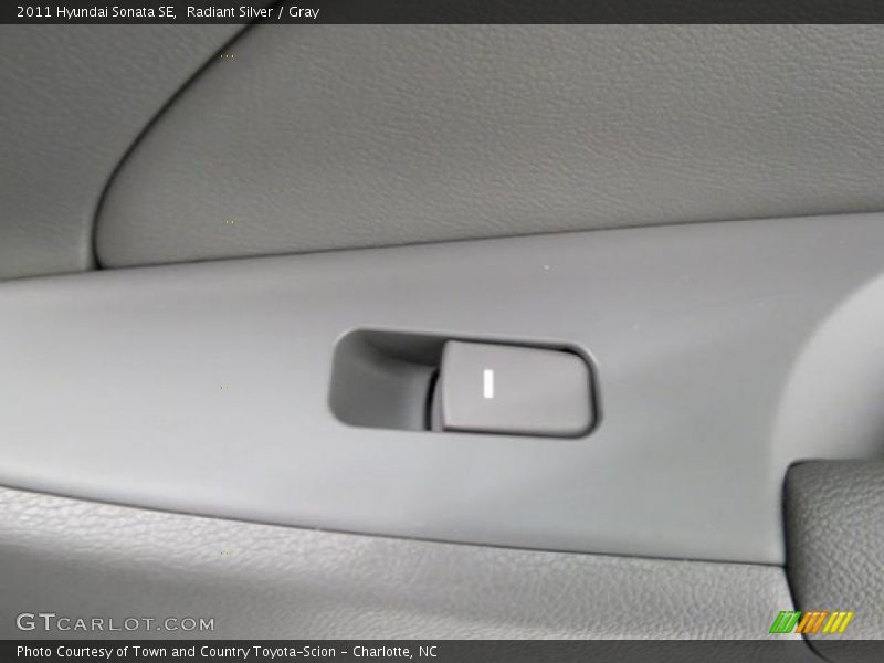 Radiant Silver / Gray 2011 Hyundai Sonata SE