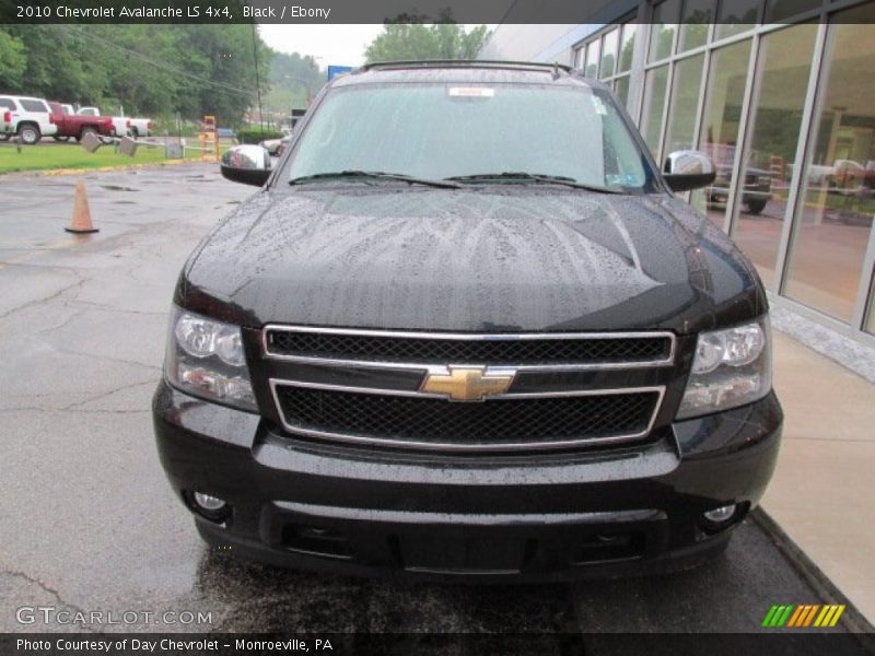 Black / Ebony 2010 Chevrolet Avalanche LS 4x4