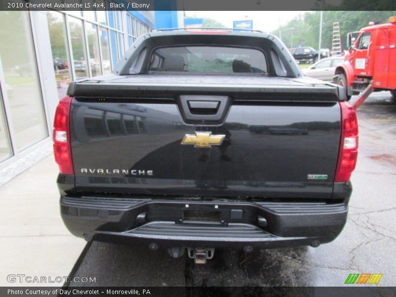 Black / Ebony 2010 Chevrolet Avalanche LS 4x4