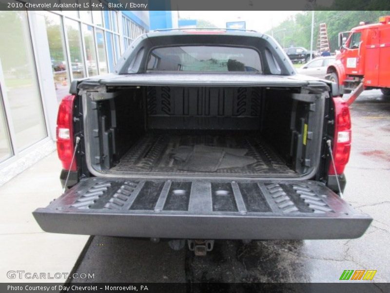 Black / Ebony 2010 Chevrolet Avalanche LS 4x4