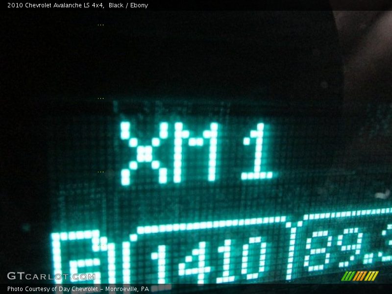 Black / Ebony 2010 Chevrolet Avalanche LS 4x4