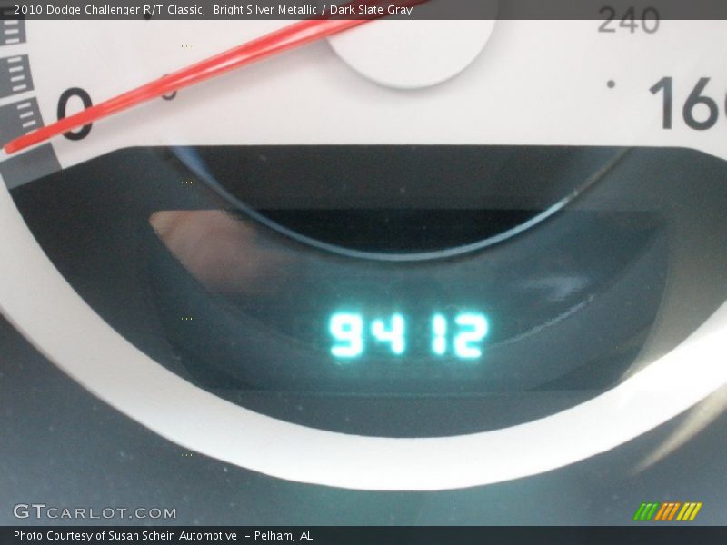 Bright Silver Metallic / Dark Slate Gray 2010 Dodge Challenger R/T Classic