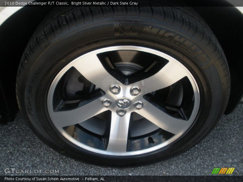 Bright Silver Metallic / Dark Slate Gray 2010 Dodge Challenger R/T Classic