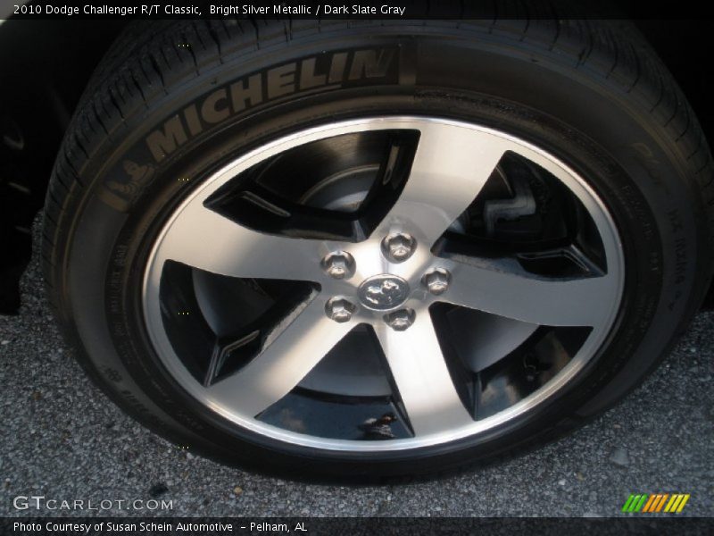 Bright Silver Metallic / Dark Slate Gray 2010 Dodge Challenger R/T Classic