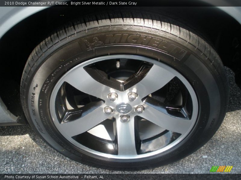 Bright Silver Metallic / Dark Slate Gray 2010 Dodge Challenger R/T Classic