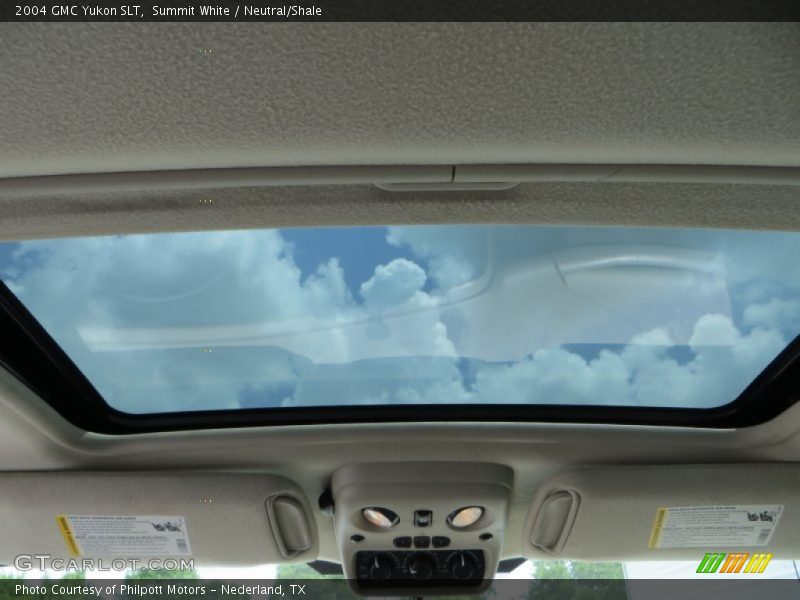 Summit White / Neutral/Shale 2004 GMC Yukon SLT