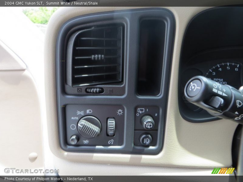 Summit White / Neutral/Shale 2004 GMC Yukon SLT