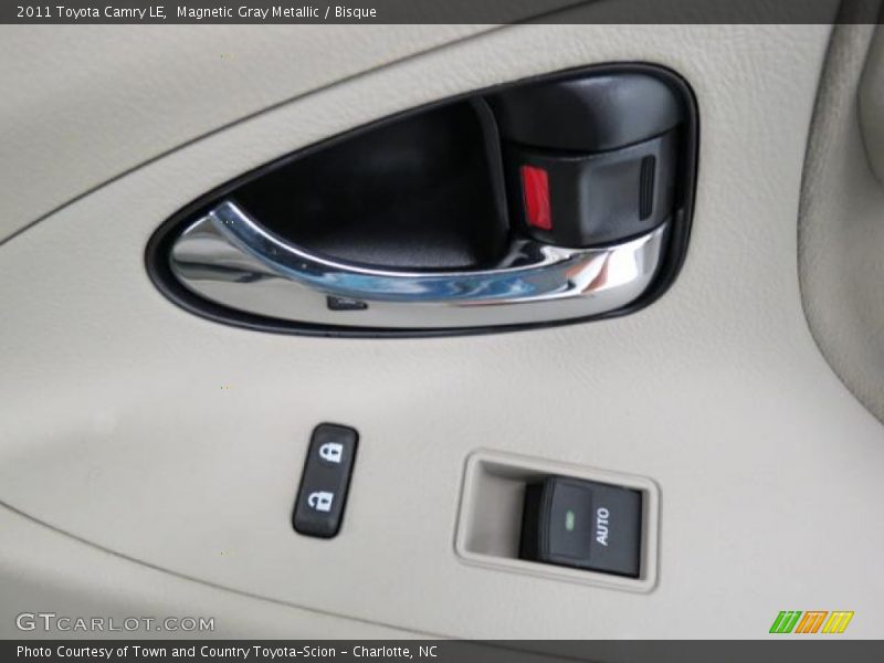 Controls of 2011 Camry LE