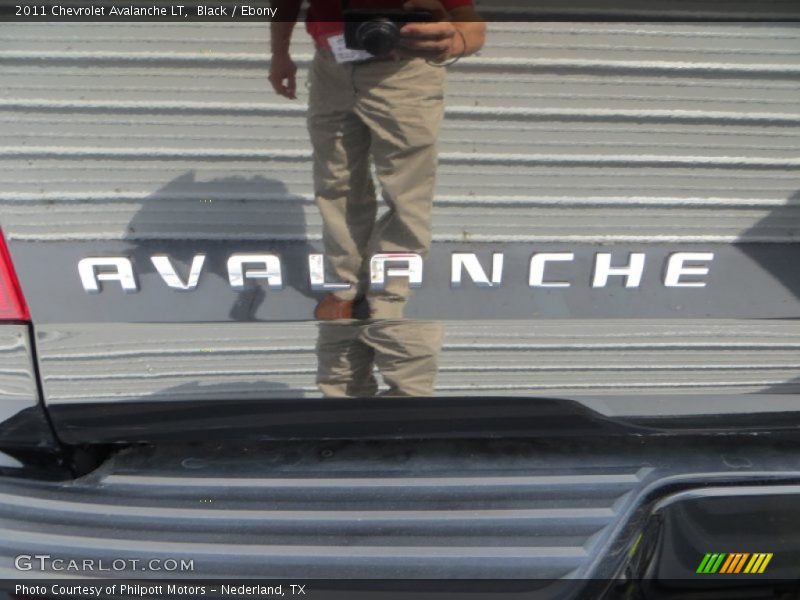 Black / Ebony 2011 Chevrolet Avalanche LT