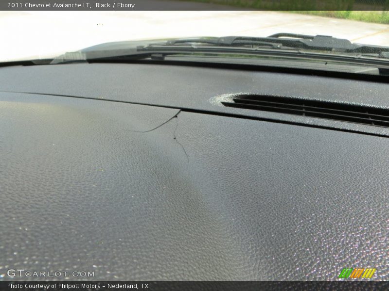 Black / Ebony 2011 Chevrolet Avalanche LT