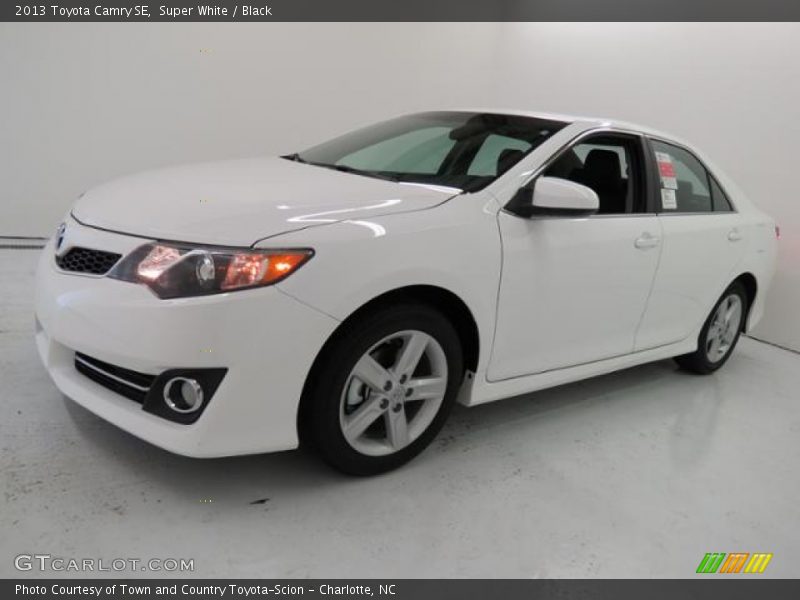 Super White / Black 2013 Toyota Camry SE