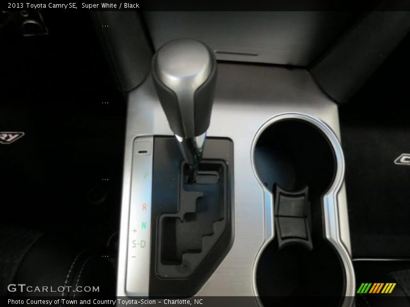 Super White / Black 2013 Toyota Camry SE
