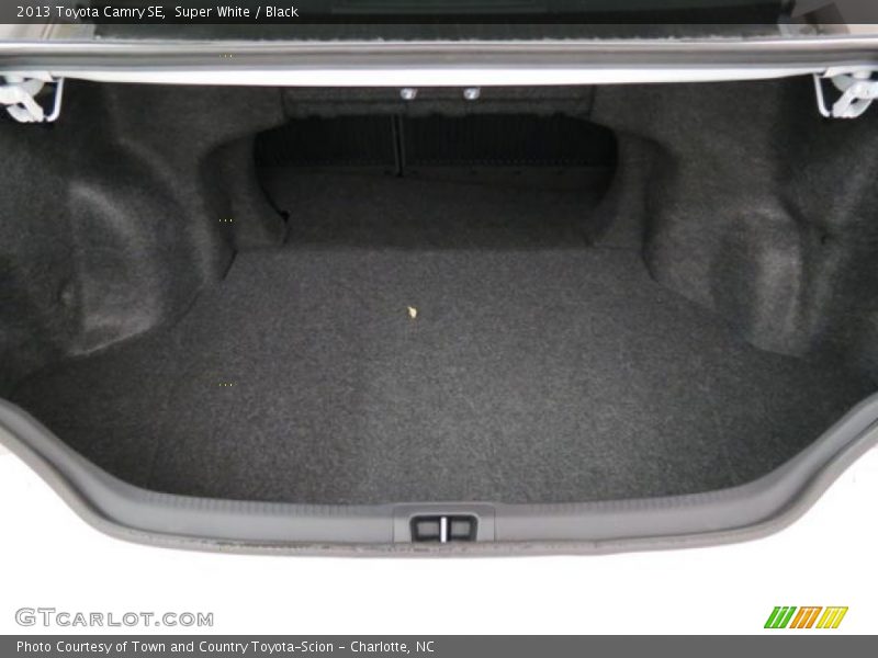 Super White / Black 2013 Toyota Camry SE