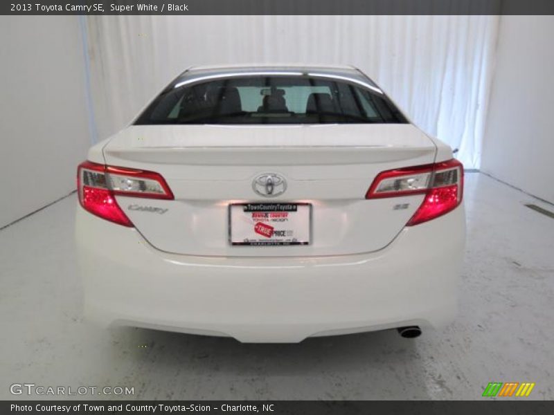 Super White / Black 2013 Toyota Camry SE
