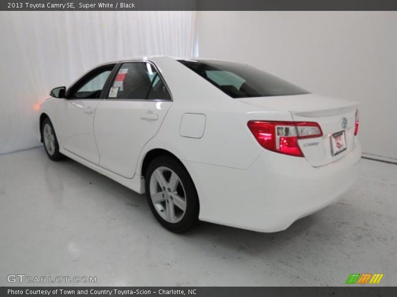 Super White / Black 2013 Toyota Camry SE