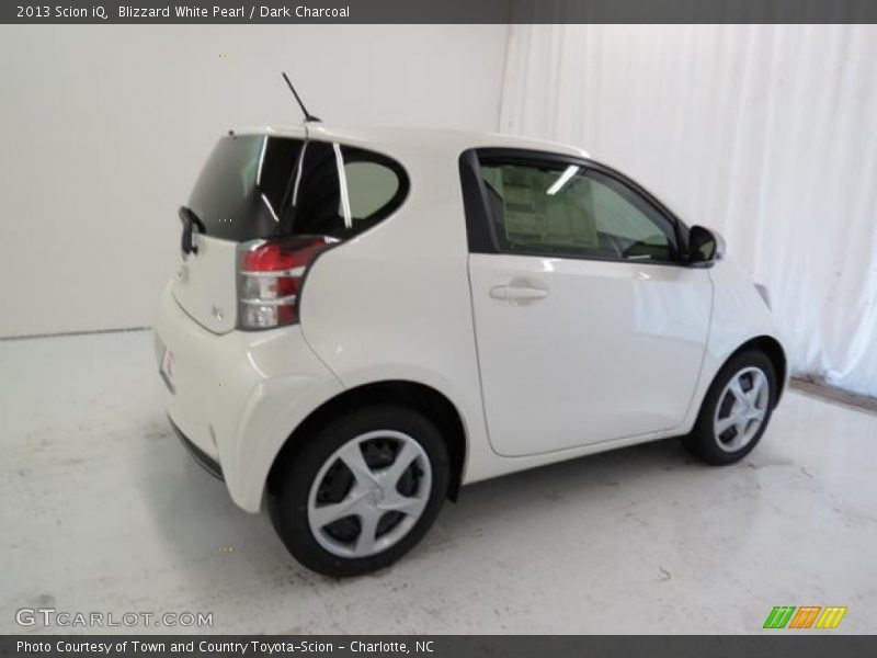 Blizzard White Pearl / Dark Charcoal 2013 Scion iQ