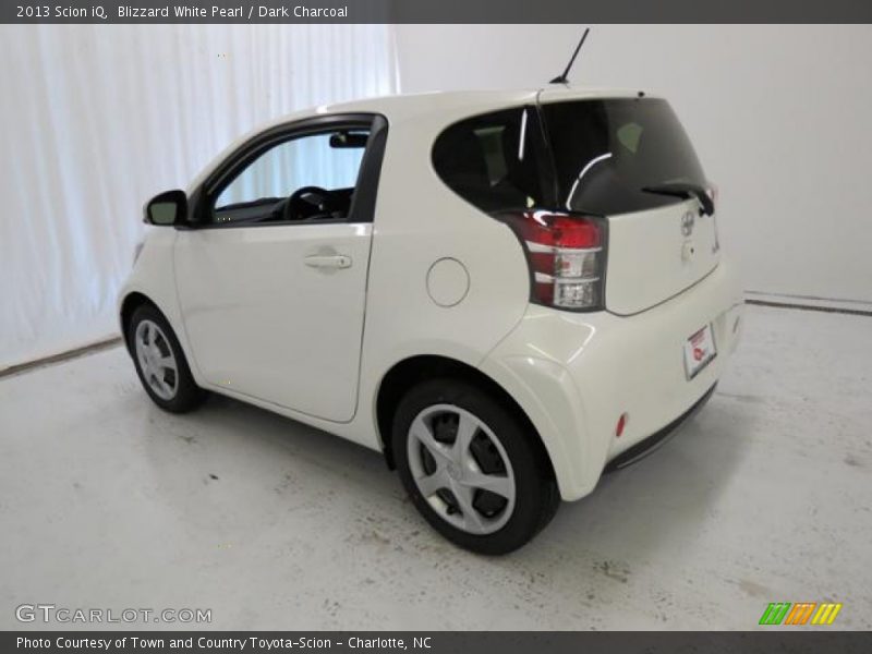 Blizzard White Pearl / Dark Charcoal 2013 Scion iQ