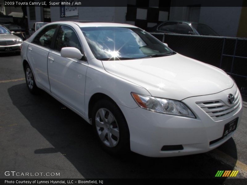 Super White / Ash 2009 Toyota Camry LE