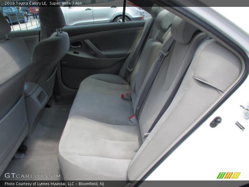 Super White / Ash 2009 Toyota Camry LE