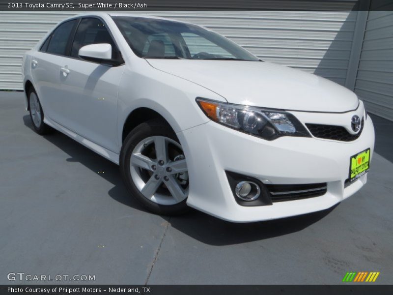 Super White / Black/Ash 2013 Toyota Camry SE
