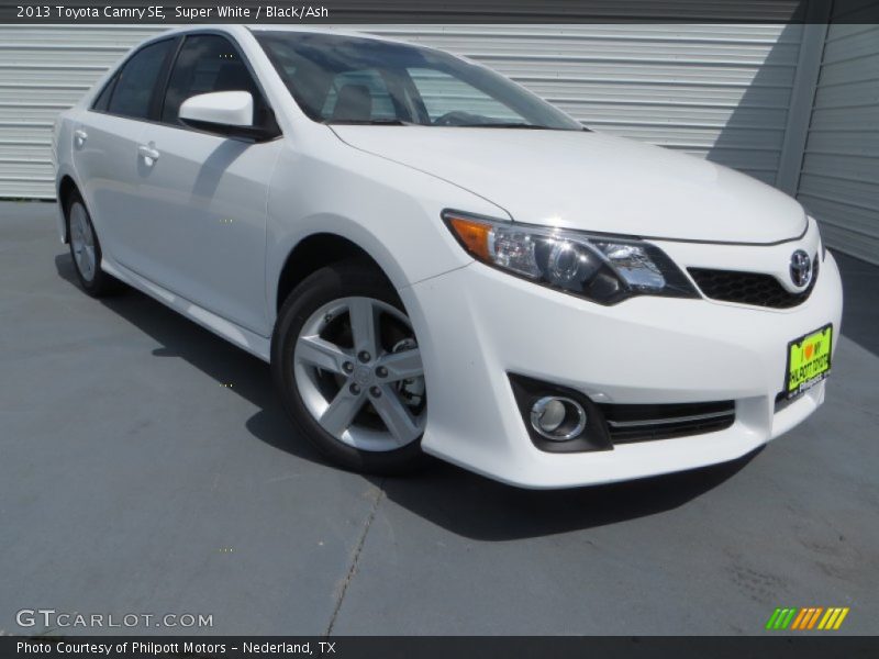 Super White / Black/Ash 2013 Toyota Camry SE