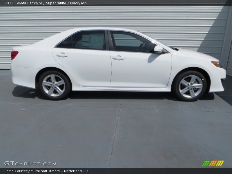 Super White / Black/Ash 2013 Toyota Camry SE