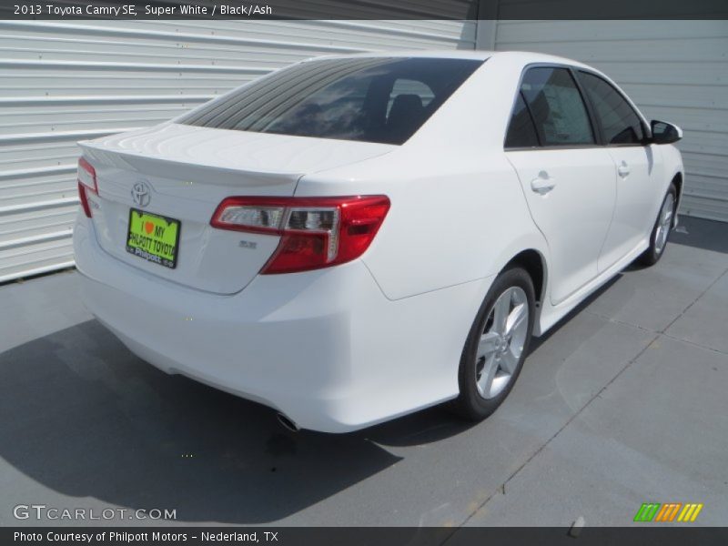 Super White / Black/Ash 2013 Toyota Camry SE