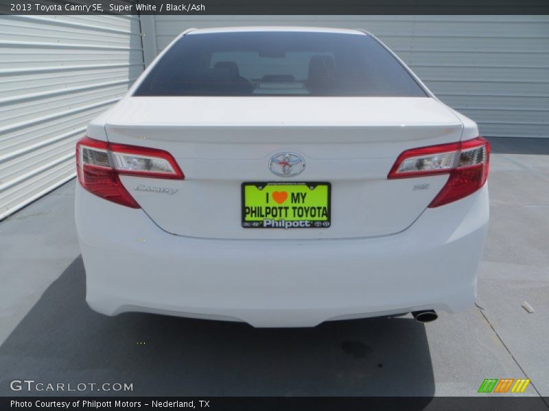 Super White / Black/Ash 2013 Toyota Camry SE