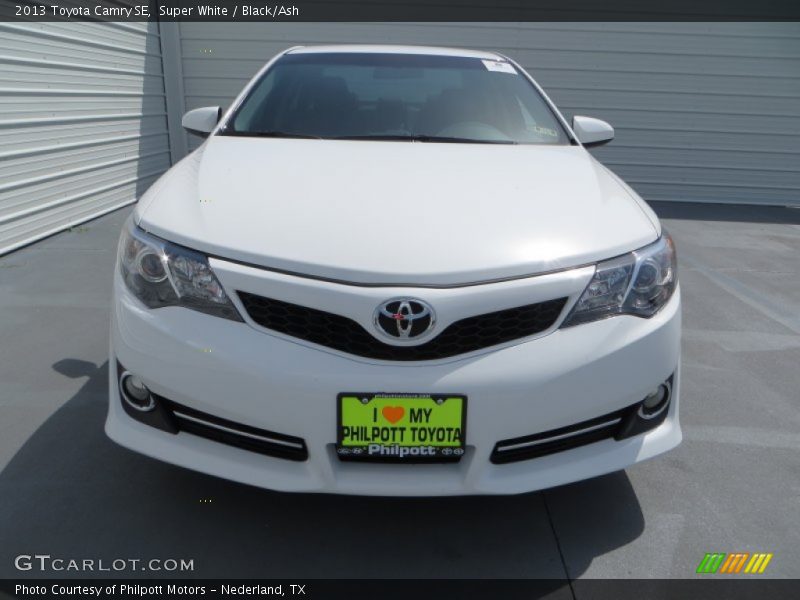 Super White / Black/Ash 2013 Toyota Camry SE