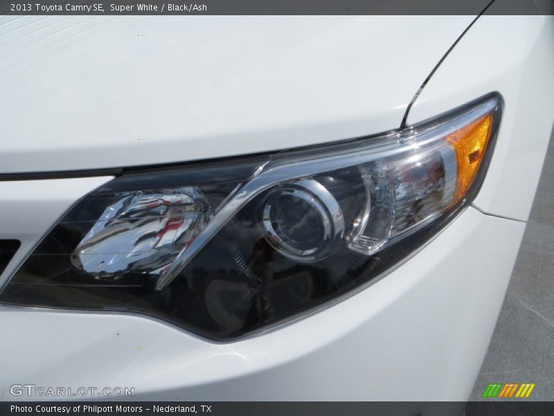 Super White / Black/Ash 2013 Toyota Camry SE