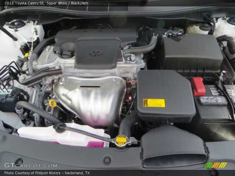 Super White / Black/Ash 2013 Toyota Camry SE
