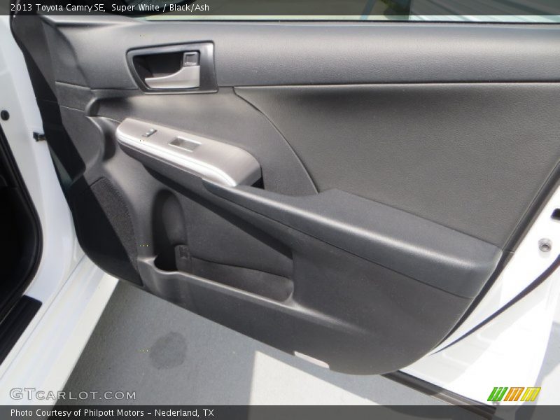 Super White / Black/Ash 2013 Toyota Camry SE