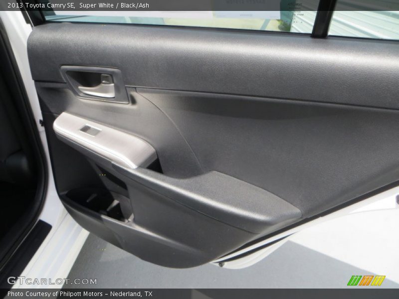 Super White / Black/Ash 2013 Toyota Camry SE