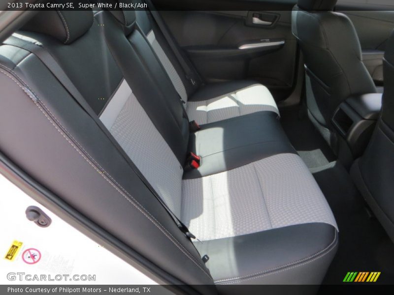 Super White / Black/Ash 2013 Toyota Camry SE