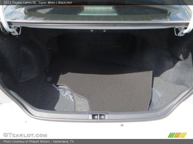 Super White / Black/Ash 2013 Toyota Camry SE
