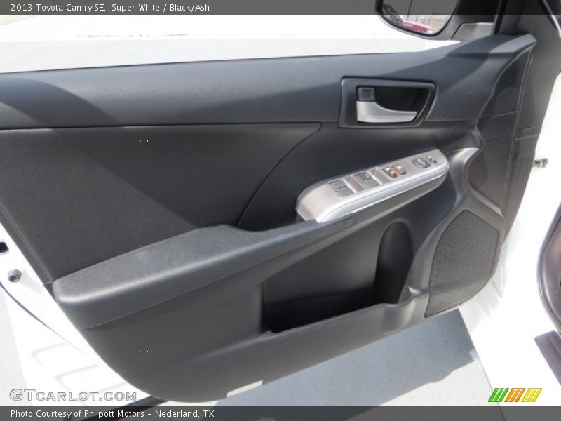 Super White / Black/Ash 2013 Toyota Camry SE