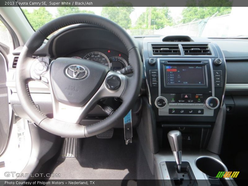 Super White / Black/Ash 2013 Toyota Camry SE
