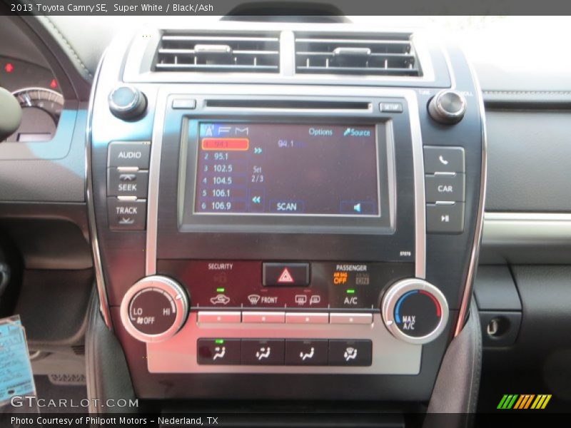 Super White / Black/Ash 2013 Toyota Camry SE