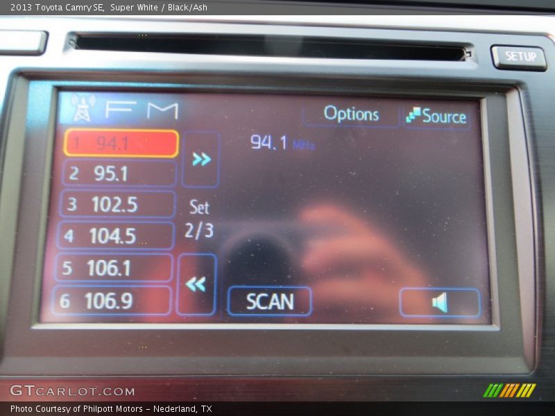 Super White / Black/Ash 2013 Toyota Camry SE