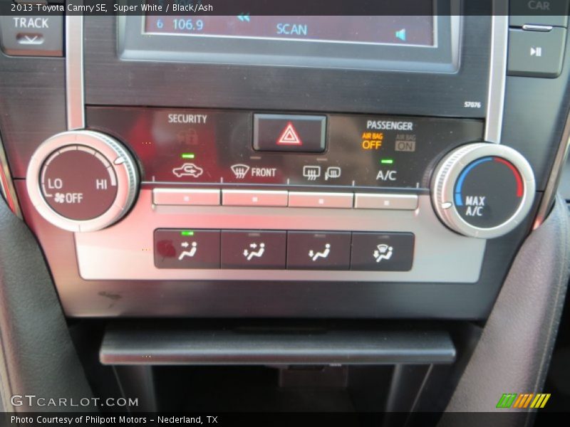 Super White / Black/Ash 2013 Toyota Camry SE