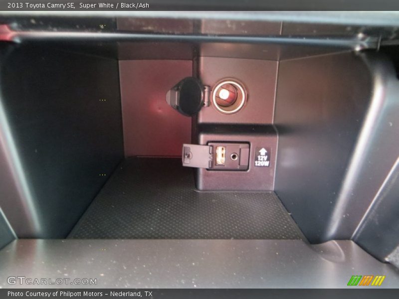 Super White / Black/Ash 2013 Toyota Camry SE