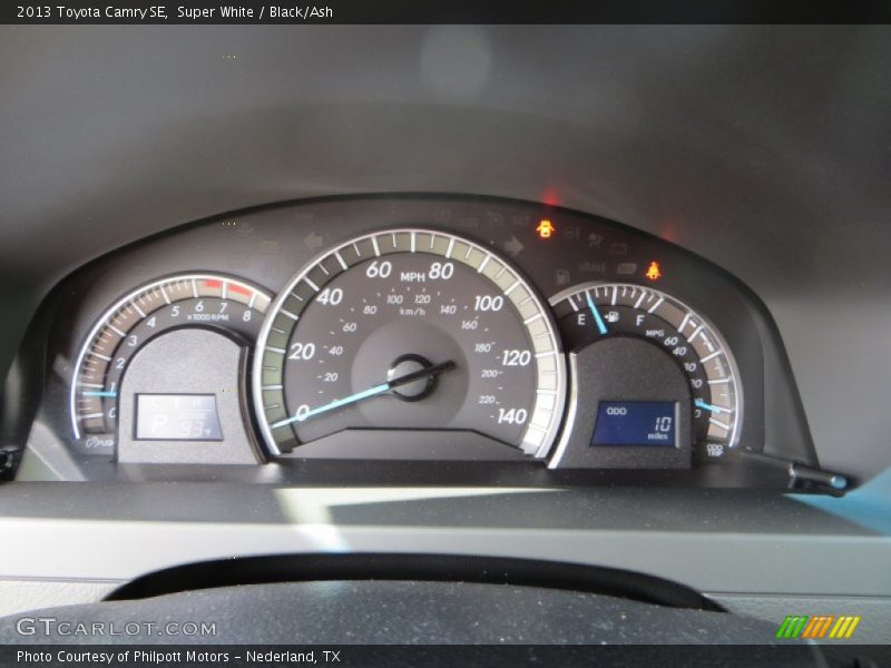 Super White / Black/Ash 2013 Toyota Camry SE