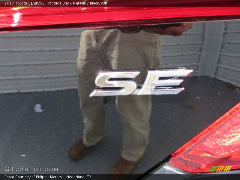Attitude Black Metallic / Black/Ash 2013 Toyota Camry SE