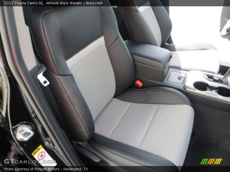 Attitude Black Metallic / Black/Ash 2013 Toyota Camry SE