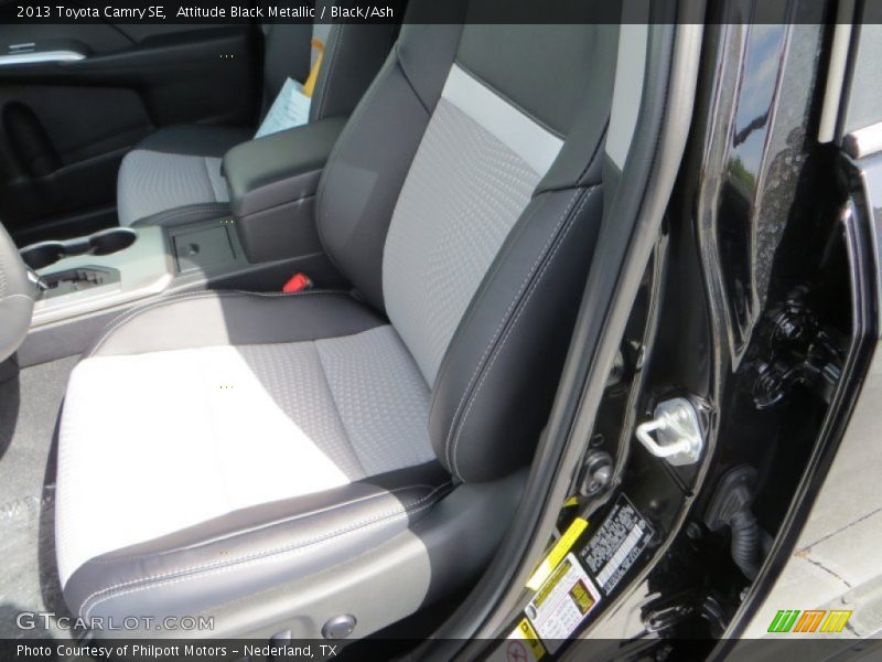 Attitude Black Metallic / Black/Ash 2013 Toyota Camry SE