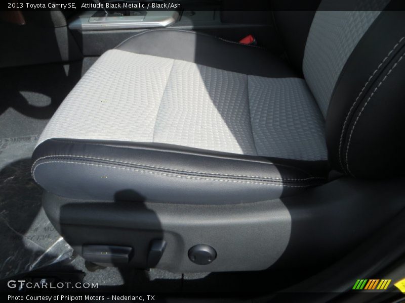 Attitude Black Metallic / Black/Ash 2013 Toyota Camry SE
