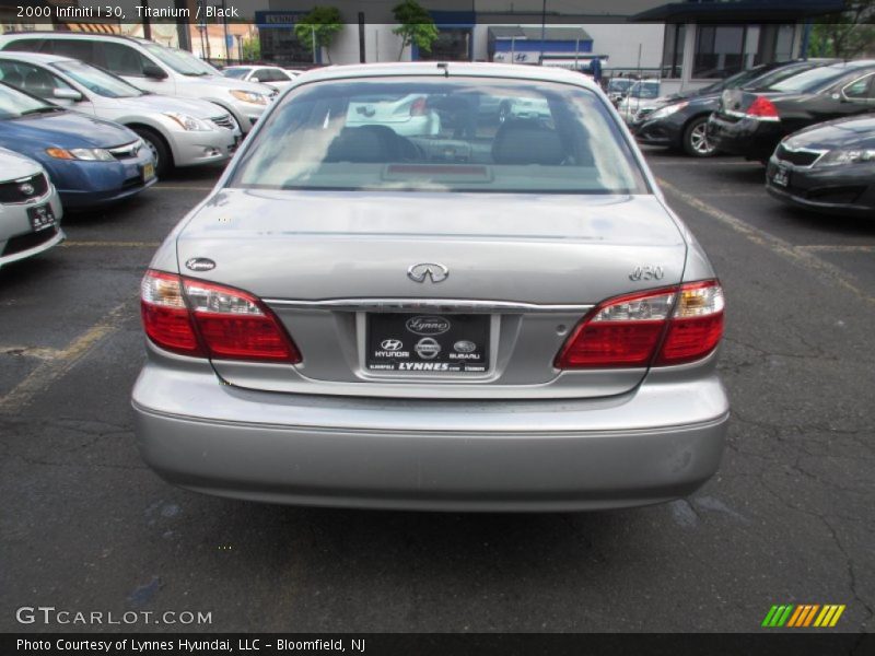 Titanium / Black 2000 Infiniti I 30
